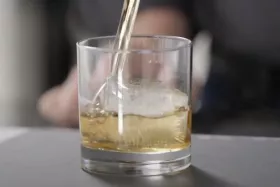 Thumbnail of a video - explaining "Essentials Glassware"