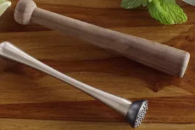Thumbnail of a video explaining "How to muddle"